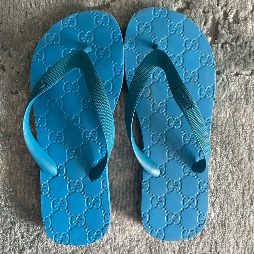 Gucci flip flops